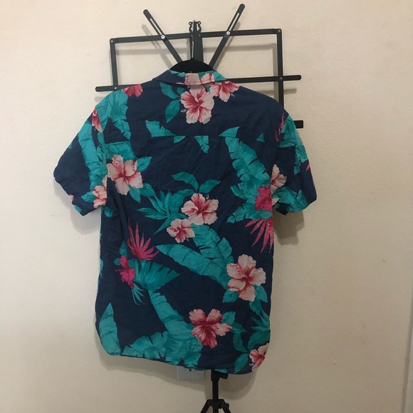 Mossimo SupplyCo Hawaiian Button Down |5| - Picture 2 of 3